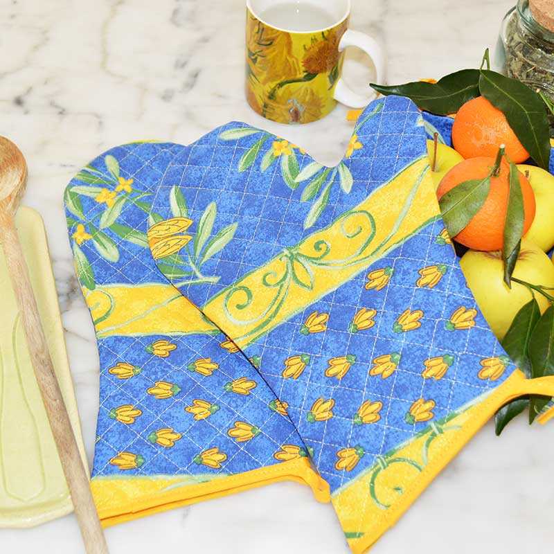 Cute cotton potholders to bring the cicada of Provence to your kitchen