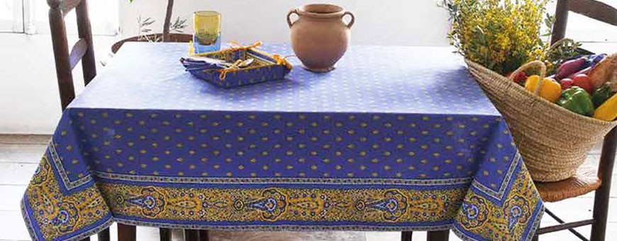 Directly from Provence: printed cotton or woven square tablecloths 