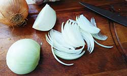 preparation-onion-ratatouille